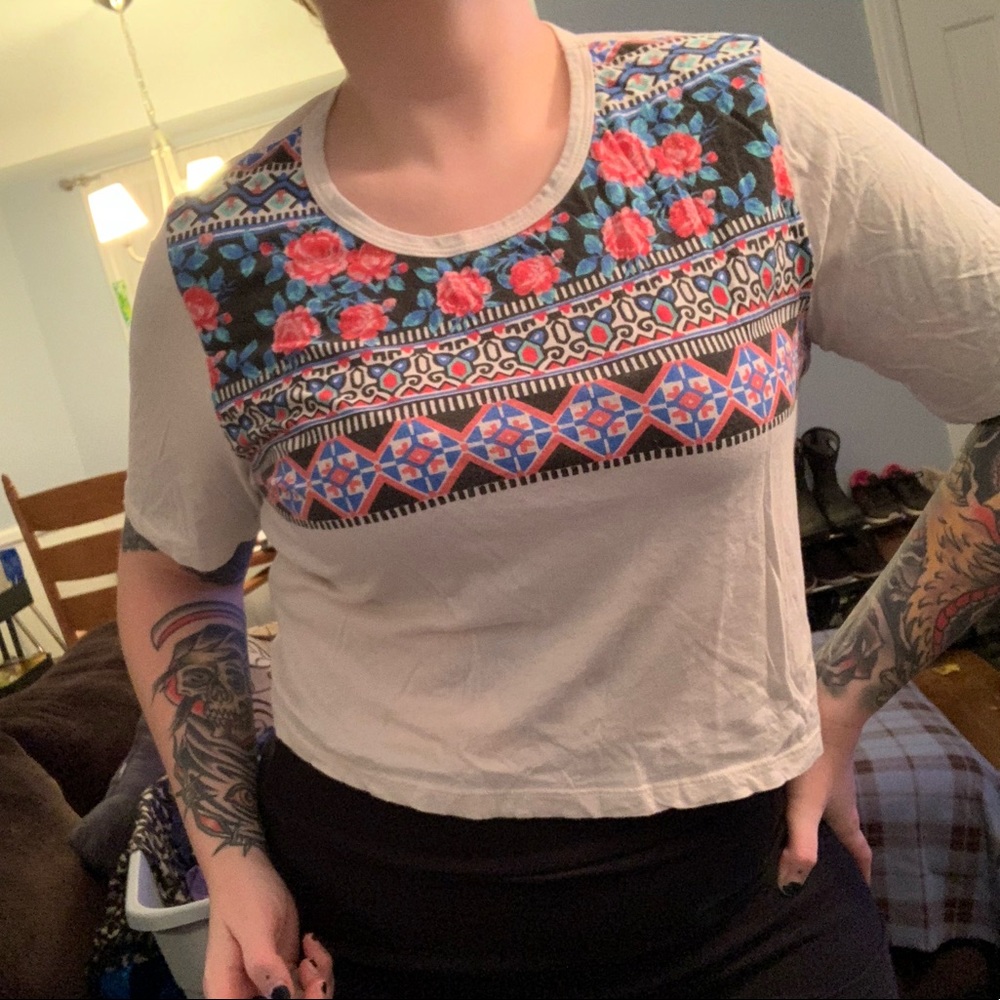 Truly Madly Deeply UO Crop Top T-Shirt Size Medium